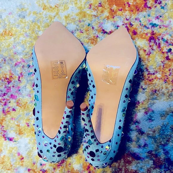 New Azalea Wang
Camellia Denim Colorful Crystal Pumps - Picture 8 of 13